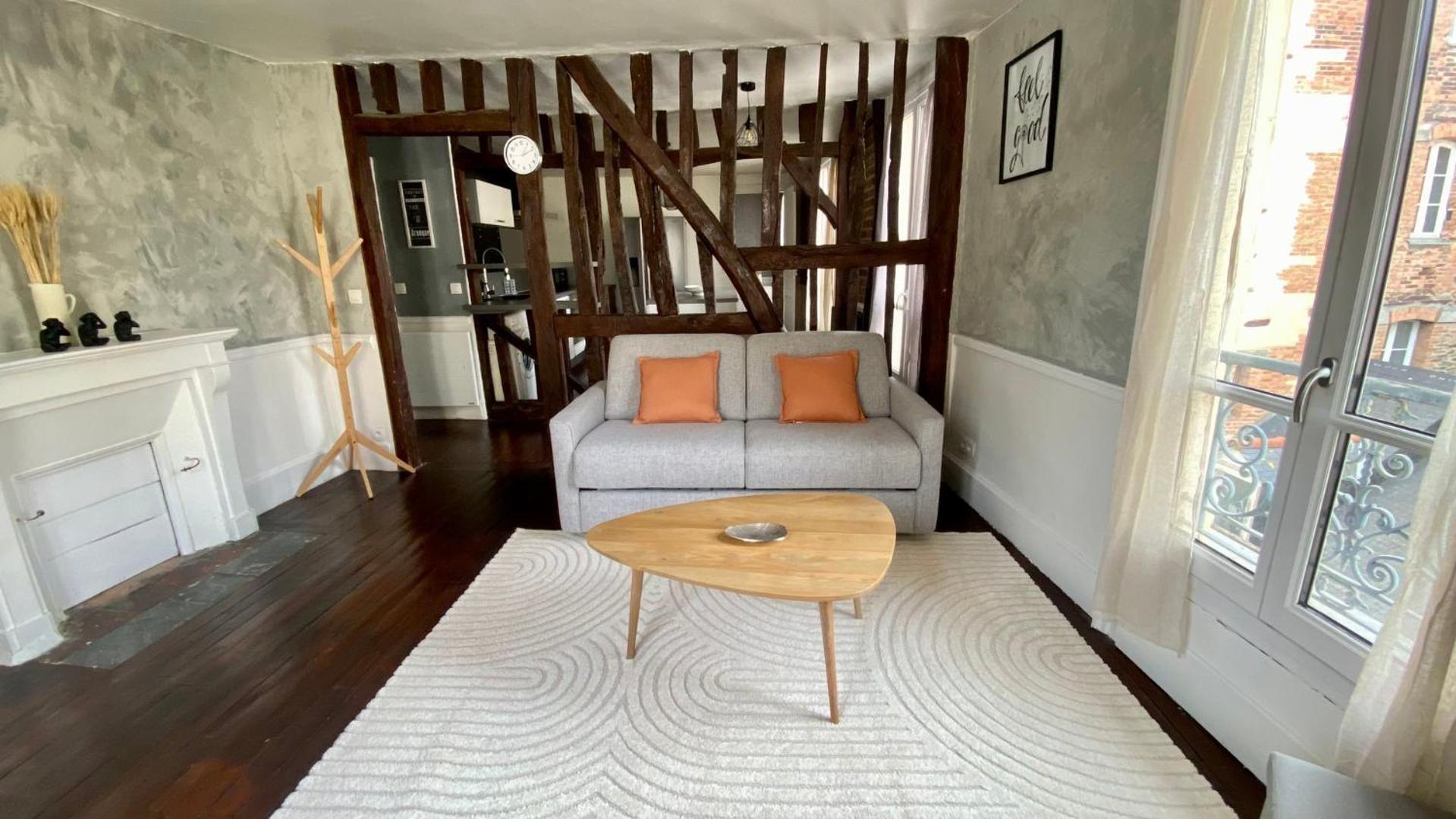 Prime Location In For 6p Appartement *